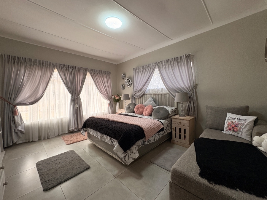 3 Bedroom Property for Sale in Flimieda North West
